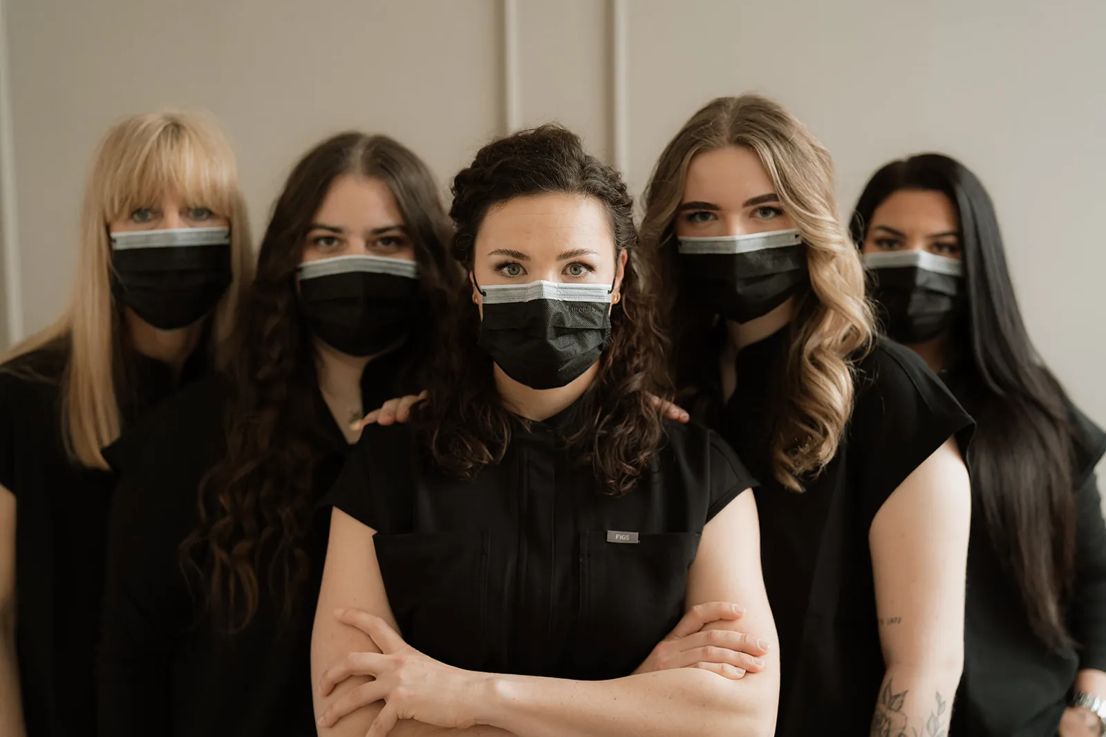 Unser Praxisteam mit Mundschutz